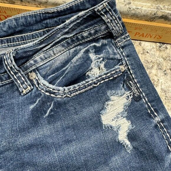 Silver Women's Suki Capri Jeans Size 18/L 22 1/2 Dark Wash Mid Rise Distressed - Picture 4 of 15